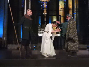 Representaci&oacute; de la Consueta de Sant Jordi cavaller a la nau g&ograve;tica de la Catedral