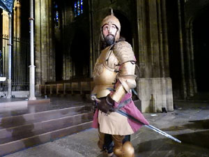 Representaci&oacute; de la Consueta de Sant Jordi cavaller a la nau g&ograve;tica de la Catedral