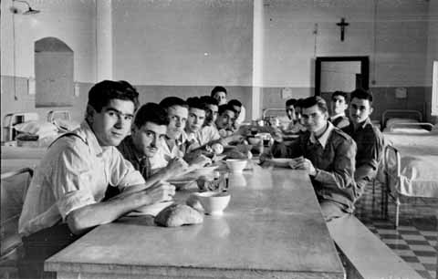 &Agrave;pat dels interns de l'hospital militar. 1948