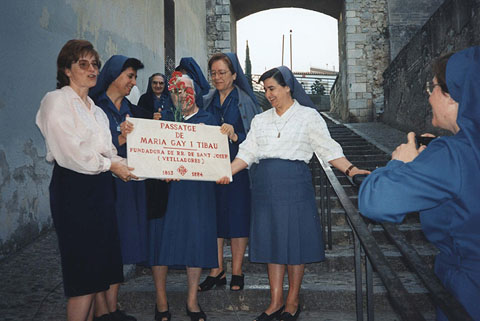 Instal&middot;laci&oacute; d'una placa al passatge de Maria Gay i Tibau, fundadora de les Germanes de Sant Josep, al Portal Nou. 1996