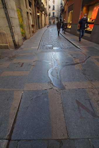 El carrer de la Cort Reial des dels Quatre Cantons