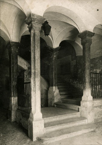 Entrada i l'escalinata d'acc&eacute;s a la Casa Mart&iacute;nez Davalillos. 1960
