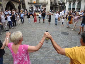 Diada Nacional 2023. Ballada de sardanes a la pla&ccedil;a del Vi