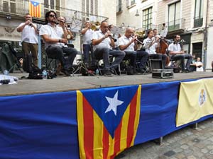 Diada Nacional 2023. Ballada de sardanes a la pla&ccedil;a del Vi