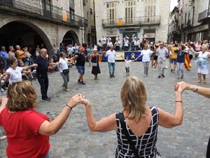 Diada Nacional 2023. Ballada de sardanes a la pla&ccedil;a del Vi