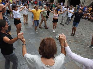 Diada Nacional 2023. Ballada de sardanes a la pla&ccedil;a del Vi