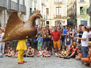 Arribada a la pla&ccedil;a del Vi i ball de l'&Agrave;liga de la Ciutat