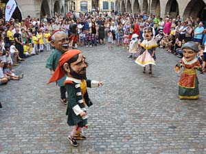 Balls a la pla&ccedil;a del Vi