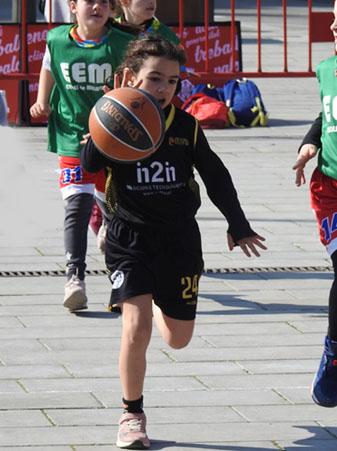 XI Jornada de l'Esport Femen&iacute; 2023 a la pla&ccedil;a Salvador Espriu i la de Francesc Calvet i Rubalcaba