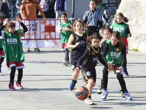 X Jornada de l'Esport Femen&iacute; 2023 a la pla&ccedil;a Salvador Espriu i la de Francesc Calvet i Rubalcaba