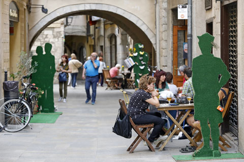 El carrer Mercaders durant la 62a edici&oacute; de Girona Temps de Flors. 2017