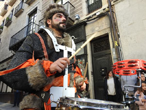 Reis 2023. Precavalcada. Els patges pels carrers de la ciutat