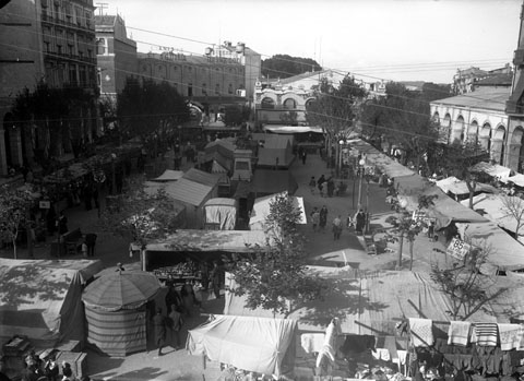 Fira a la pla&ccedil;a de la Independ&egrave;ncia. 1935