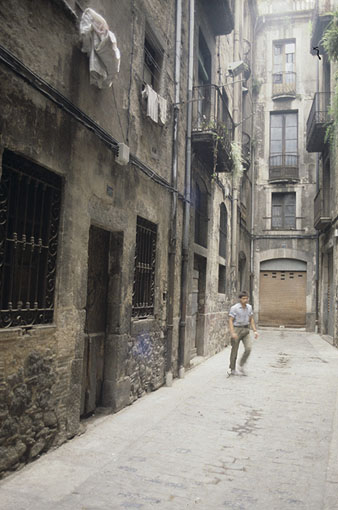 Carrer que comunica la pla&ccedil;a dels Bell-lloc amb la travessia de l'Auriga. 1990