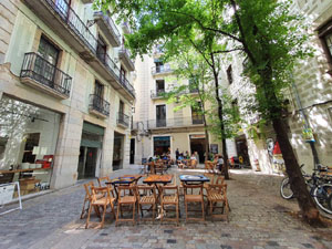 La pla&ccedil;a dels Bell-lloc