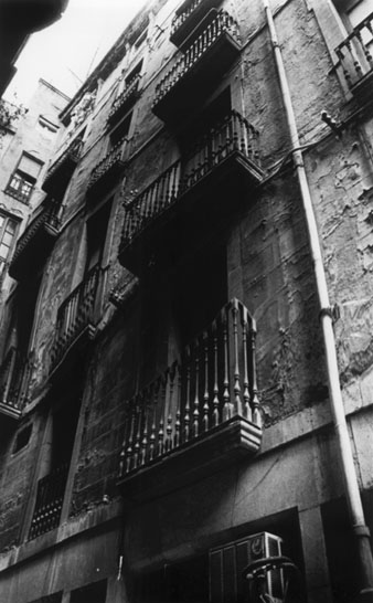 La pla&ccedil;a de les Castanyes. 1985