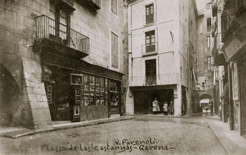 La pla&ccedil;a de les Castanyes. 1920