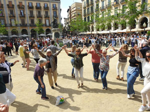 Sant Jordi 2023. Audici&oacute; de sardanes amb la Cobla Bisbal Jove