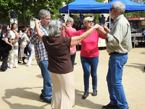 Sant Jordi 2023. Audici&oacute; de sardanes amb la Cobla Bisbal Jove