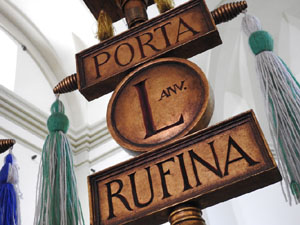 Setmana Santa 2023 a Girona.  Preparaci&oacute; dels Passos de la process&oacute;