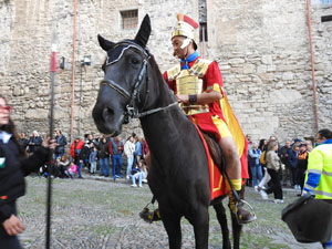 Setmana Santa 2023 a Girona. Sortida dels Manaies per lliurar el Pen&oacute;