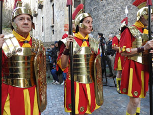 Setmana Santa 2023 a Girona. Sortida dels Manaies per lliurar el Pen&oacute;