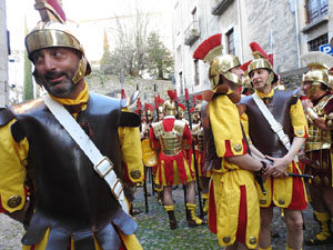 Setmana Santa 2023 a Girona. Sortida dels Manaies per lliurar el Pen&oacute;