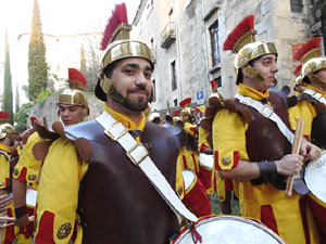 Setmana Santa 2023 a Girona. Sortida dels Manaies per lliurar el Pen&oacute;