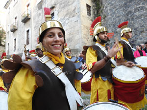 Setmana Santa 2023 a Girona. Sortida dels Manaies per lliurar el Pen&oacute;