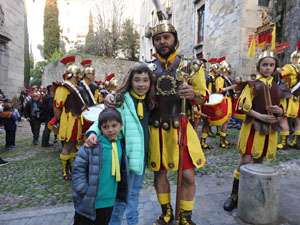 Setmana Santa 2023 a Girona. Sortida dels Manaies per lliurar el Pen&oacute;