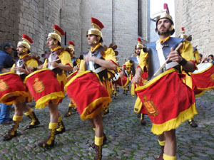 Setmana Santa 2023 a Girona. Sortida dels Manaies per lliurar el Pen&oacute;