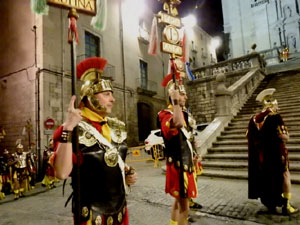 Setmana Santa 2023 a Girona. Sortida dels Manaies per lliurar el Pen&oacute;