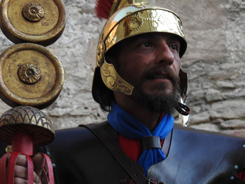 Signifer dels equites a la pla&ccedil;a de Sant Feliu