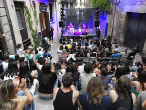Festival Strenes 2023. Concert de Socunbohemio a la pujada de Sant Dom&egrave;nec