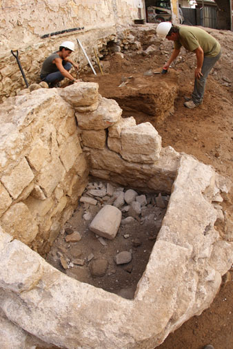 Restes medievals trobades durant les excavacions de l'antic Conservatori de M&uacute;sica. 2012
