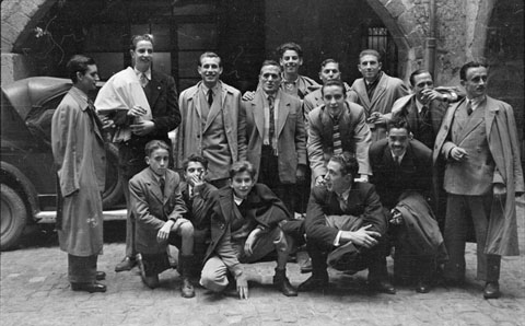 Festivitat de Sant Eloi. Retrat de grup a les Voltes d'en Ros&eacute;s. 1949