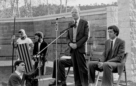 Noucent&egrave; aniversari de Ramon Berenguer II, Cap d'Estopes, a Sant Feliu de Buixalleu. Acte d'inauguraci&oacute; del monument a la mem&ograve;ria de Ramon Berenguer, al gorg d'en Perxistor (Perxa de l'astor). 1985