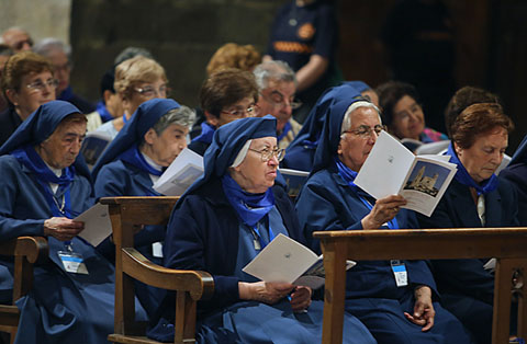 Vig&iacute;lia solemne de la beatificaci&oacute; de les monges Fidela, Josefa i Facunda, tres germanes m&agrave;rtirs de l'Institut de Religioses de Sant Josep de Girona a la bas&iacute;lica de Sant Feliu que serien beatificades a la Catedral de la ciutat. 2015