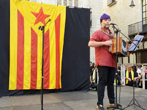 Diada Nacional 2024. Concentraci&oacute; a la pla&ccedil;a del Vi, lectura del manifest i cant de Els Segadors