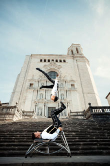 Artistes del X Festival Internacional de Circ Elefant d'Or pels carrers de la ciutat. Fotografia de Beto P&eacute;rez