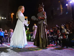 Ballades a la pla&ccedil;a del Vi
