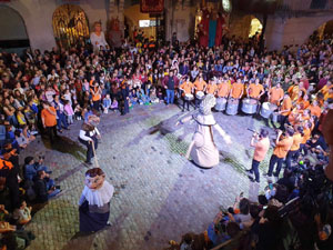 Ballades a la pla&ccedil;a del Vi