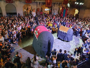 Ballades a la pla&ccedil;a del Vi
