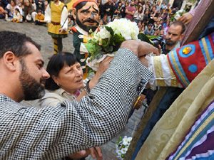 Toc de Rams. Cerim&ograve;nia del canvi de rams de les gegantes