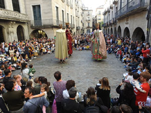 Toc de Rams. Cerim&ograve;nia del canvi de rams de les gegantes