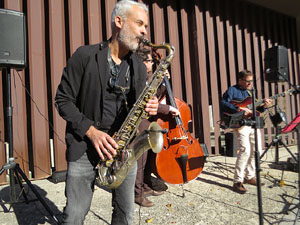 Nadal 2023. Girona Christmas Swing. Actuaci&oacute; de The Explosive Swing Trio