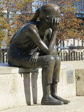 L'escultura a la pla&ccedil;a de l'U d'octubre de 2017