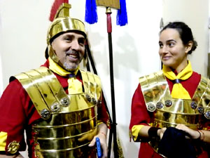 Setmana Santa 2024 a Girona. Sortida dels Manaies per lliurar el Pen&oacute;