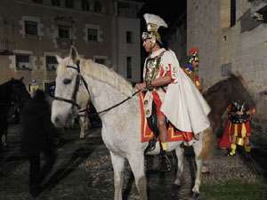 Setmana Santa 2024 a Girona. Sortida dels Manaies per lliurar el Pen&oacute;