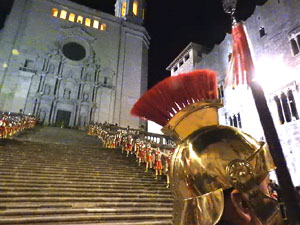 Setmana Santa 2024 a Girona. Sortida dels Manaies per lliurar el Pen&oacute;